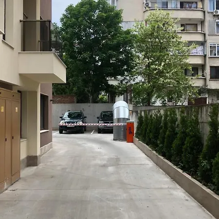 アパート New Lazur Lux Near Beach With Free Parking ブルガス